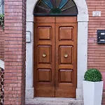 Rini House,casa Elegante Affacciata Sulla Valle Umbra Apartman *
